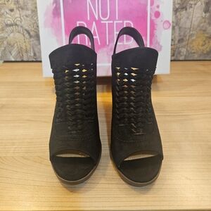 🔥NEW Not Rated Women’s Laser Cut Ankle Bootie Sandals Chunky Heel Size 8.5 US